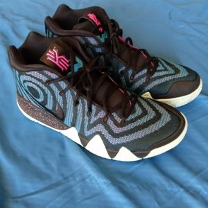 Nike KYRIE 4 Black Laser Fuchsia